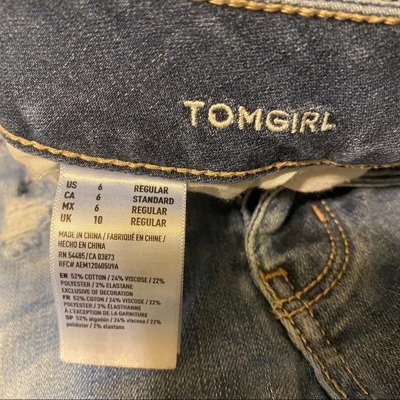 AE American Eagle outfitters butterfly destroyed Tomboy jeans size 6 regular - Picture 12 of 12